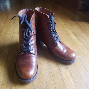 FRYE Sabrina 6G Lace-Up Boots - 8.5 (fits like 9)